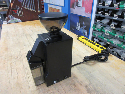 Eureka Mignon Crono Burr Grinder - Matte Black |74| - Used - 6-Month Warranty 